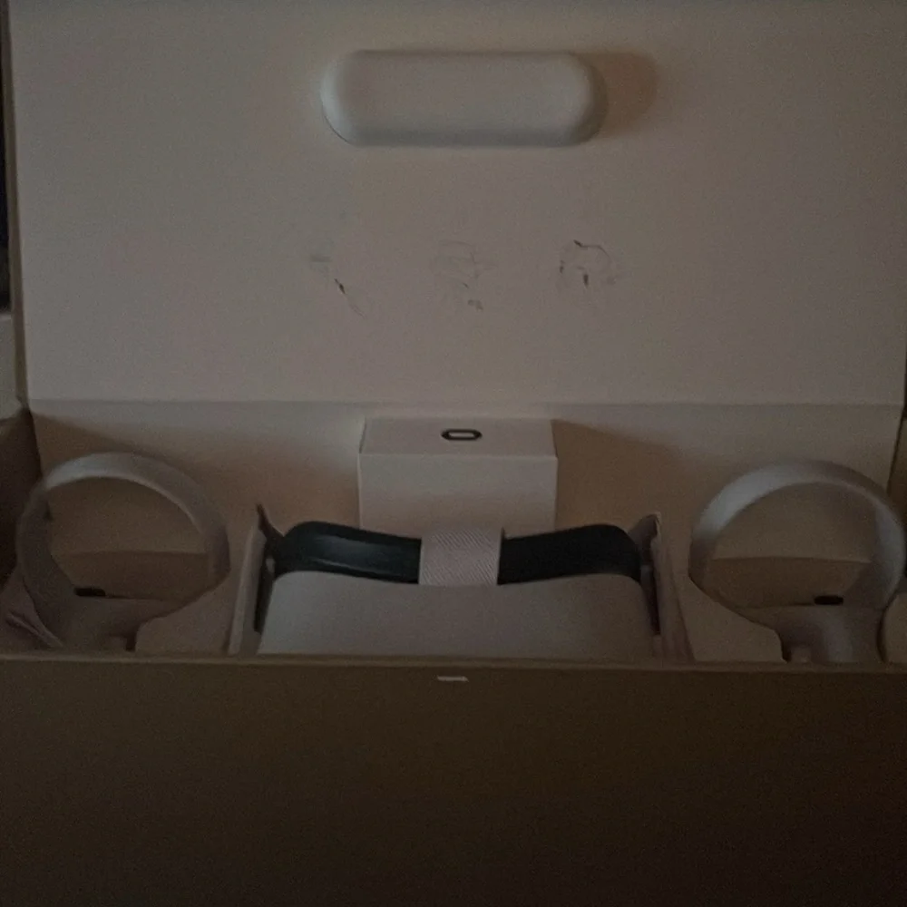 Oculus Quest 2 *BRAND NEW* 258 gigabytes